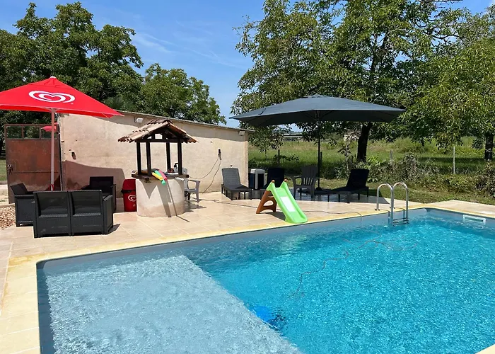 Jolie Independante Climatisee 3 Confort 6 Couchages, Piscine Chauffee 4 X 8 Disponible Selon Meteo De Mai A Fin Septembre, Jacuzzi 4 Places, Boulodrome Eclaire, Ping-pong, Wifi, Proche Commerces Animaux Domestiques Sur Demande * Bretenoux