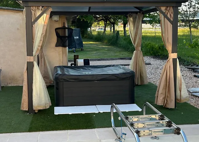 Jolie Independante Climatisee 3 Confort 6 Couchages, Piscine Chauffee 4 X 8 Disponible Selon Meteo De Mai A Fin Septembre, Jacuzzi 4 Places, Boulodrome Eclaire, Ping-pong, Wifi, Proche Commerces Animaux Domestiques Sur Demande *