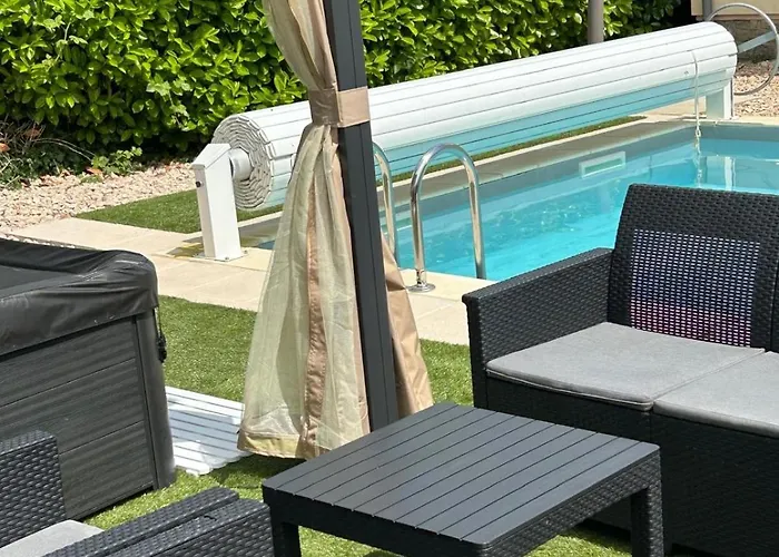 ヴィラ Jolie Independante Climatisee 3 Confort 6 Couchages, Piscine Chauffee 4 X 8 Disponible Selon Meteo De Mai A Fin Septembre, Jacuzzi 4 Places, Boulodrome Eclaire, Ping-pong, Wifi, Proche Commerces Animaux Domestiques Sur Demande *