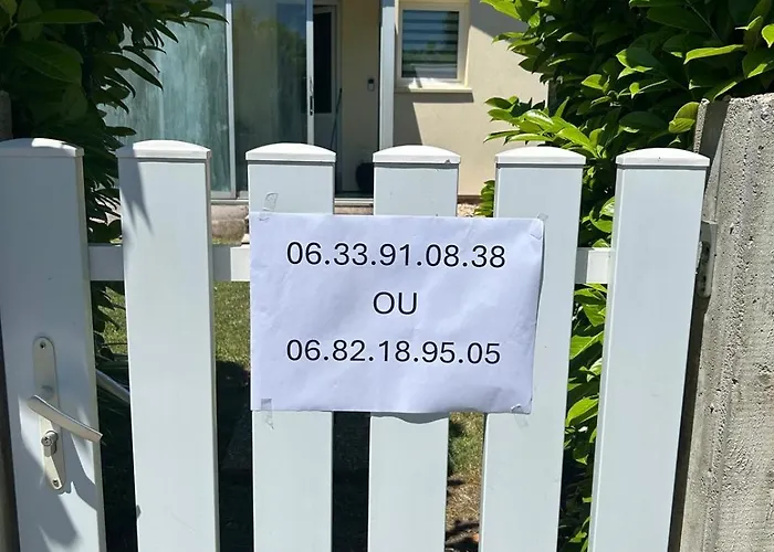 Jolie Independante Climatisee 3 Confort 6 Couchages, Piscine Chauffee 4 X 8 Disponible Selon Meteo De Mai A Fin Septembre, Jacuzzi 4 Places, Boulodrome Eclaire, Ping-pong, Wifi, Proche Commerces Animaux Domestiques Sur Demande * Bretenoux