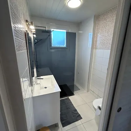 Jolie Villa Independante Climatisee 3 Chambres Tout Confort 6 Couchages, Piscine Chauffee 4 X 8 Et Jacuzzi Disponibles De Mai A Fin Septembre, Boulodrome Eclaire, Ping-Pong, Wifi, Proche Commerces Animaux Domestiques Sur Demande *