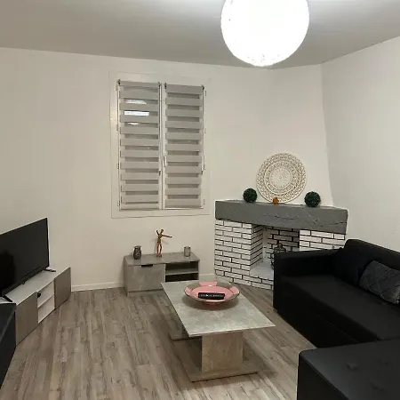 Jolie Independante Climatisee 3 Confort 6 Couchages, Piscine Chauffee 4 X 8 Disponible Selon Meteo De Mai A Fin Septembre, Jacuzzi 4 Places, Boulodrome Eclaire, Ping-pong, Wifi, Proche Commerces Animaux Domestiques Sur Demande Villa