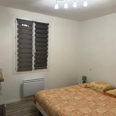 Jolie Villa Independante Climatisee 3 Chambres Tout Confort 6 Couchages, Piscine Chauffee 4 X 8 Et Jacuzzi Disponibles De Mai A Fin Septembre, Boulodrome Eclaire, Ping-Pong, Wifi, Proche Commerces Animaux Domestiques Sur Demande Villa