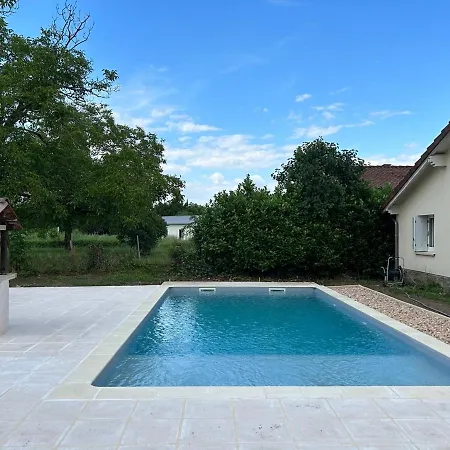 Villa Jolie: Climatisée Avec Piscine Chauffée Et Confort Familial Bretenoux