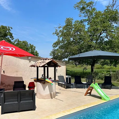 Jolie: Climatisée Avec Piscine Chauffée Et Confort Familial Bretenoux