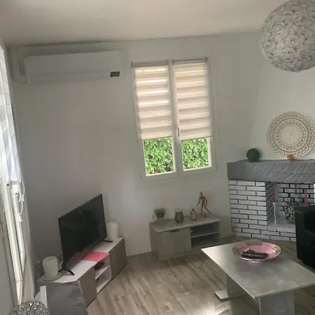 Villa Jolie: Climatisée Avec Piscine Chauffée Et Confort Familial Bretenoux