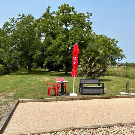 Jolie Independante Climatisee 3 Confort 6 Couchages, Piscine Chauffee 4 X 8 Disponible Selon Meteo De Mai A Fin Septembre, Jacuzzi 4 Places, Boulodrome Eclaire, Ping-pong, Wifi, Proche Commerces Animaux Domestiques Sur Demande *
