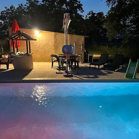 Villa Jolie Independante Climatisee 3 Confort 6 Couchages, Piscine Chauffee 4 X 8 Disponible Selon Meteo De Mai A Fin Septembre, Jacuzzi 4 Places, Boulodrome Eclaire, Ping-pong, Wifi, Proche Commerces Animaux Domestiques Sur Demande *