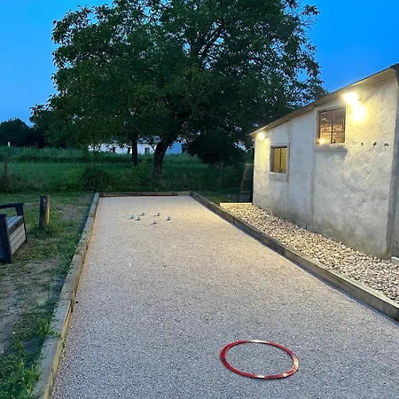 Jolie Villa Independante Climatisee 3 Chambres Tout Confort 6 Couchages, Piscine Chauffee 4 X 8 Et Jacuzzi Disponibles De Mai A Fin Septembre, Boulodrome Eclaire, Ping-Pong, Wifi, Proche Commerces Animaux Domestiques Sur Demande * Bretenoux