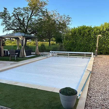 Villa Jolie Villa Independante Climatisee 3 Chambres Tout Confort 6 Couchages, Piscine Chauffee 4 X 8 Et Jacuzzi Disponibles De Mai A Fin Septembre, Boulodrome Eclaire, Ping-Pong, Wifi, Proche Commerces Animaux Domestiques Sur Demande