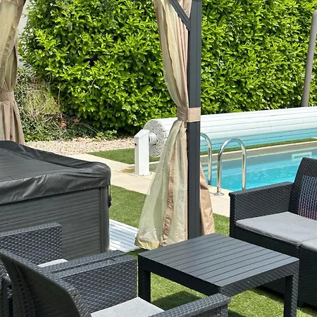 Jolie Villa Independante Climatisee 3 Chambres Tout Confort 6 Couchages, Piscine Chauffee 4 X 8 Et Jacuzzi Disponibles De Mai A Fin Septembre, Boulodrome Eclaire, Ping-Pong, Wifi, Proche Commerces Animaux Domestiques Sur Demande *