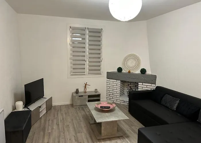 Jolie: Climatisée Avec Piscine Chauffée Et Confort Familial Villa