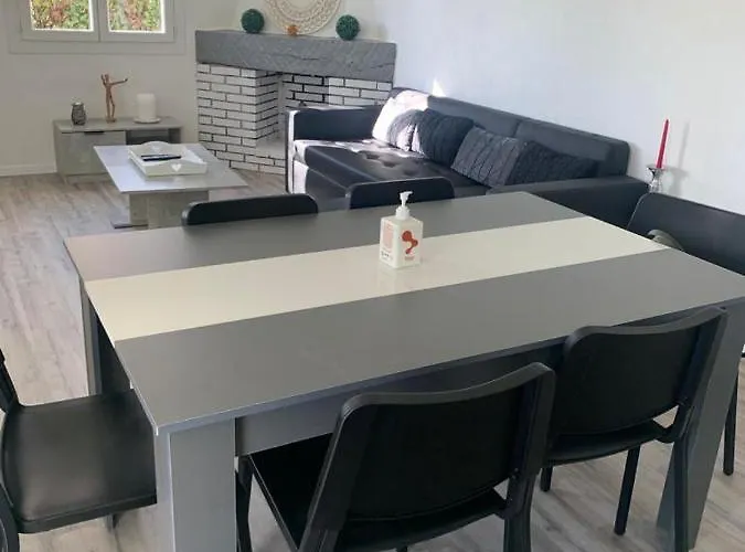 Jolie: Climatisée Avec Piscine Chauffée Et Confort Familial * Bretenoux