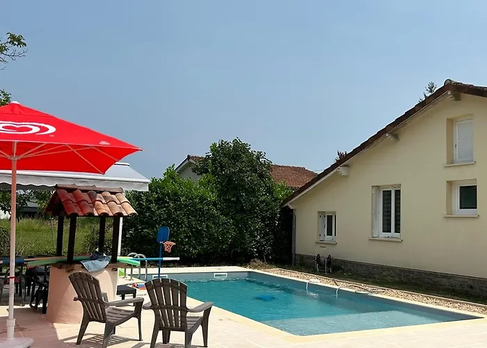 Villa Jolie: Climatisée Avec Piscine Chauffée Et Confort Familial