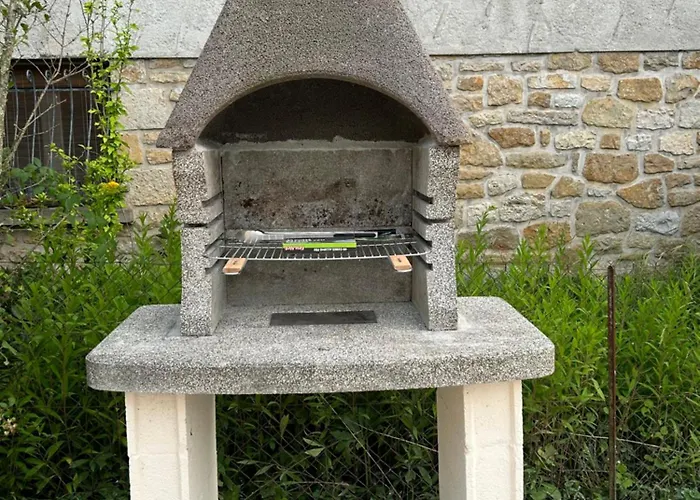 Jolie Independante Climatisee 3 Confort 6 Couchages, Piscine Chauffee 4 X 8 Disponible Selon Meteo De Mai A Fin Septembre, Jacuzzi 4 Places, Boulodrome Eclaire, Ping-pong, Wifi, Proche Commerces Animaux Domestiques Sur Demande Bretenoux