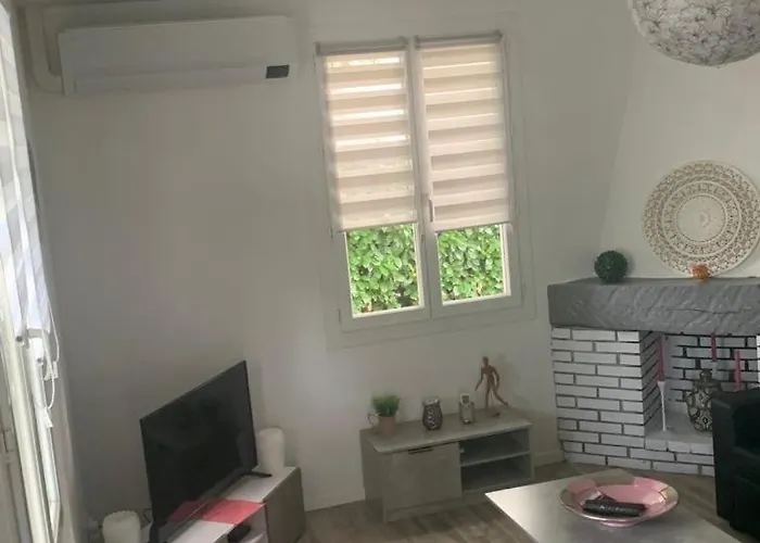 Villa Jolie: Climatisée Avec Piscine Chauffée Et Confort Familial Bretenoux