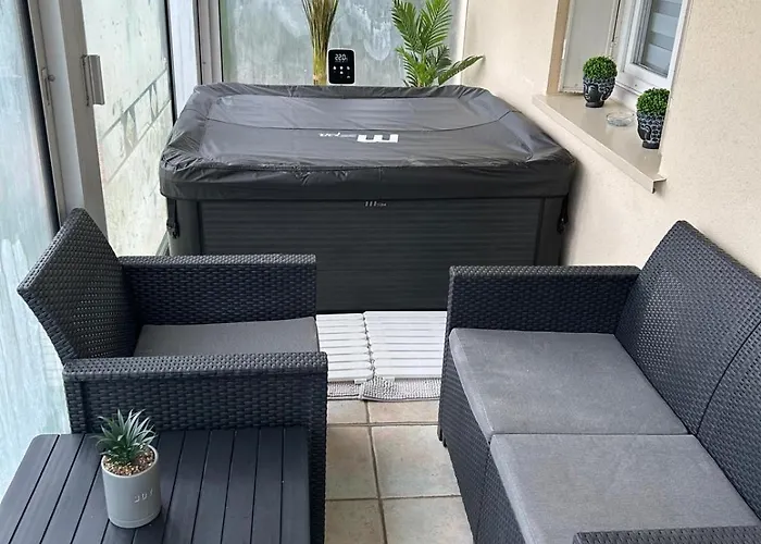 Jolie: Climatisée Avec Piscine Chauffée Et Confort Familial * Bretenoux