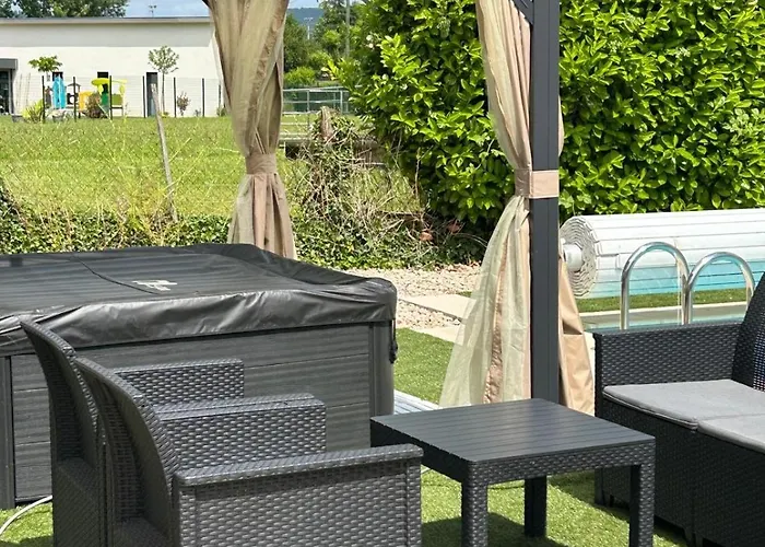 Jolie: Climatisée Avec Piscine Chauffée Et Confort Familial *