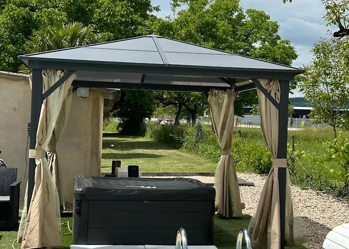 Jolie: Climatisée Avec Piscine Chauffée Et Confort Familial * Bretenoux