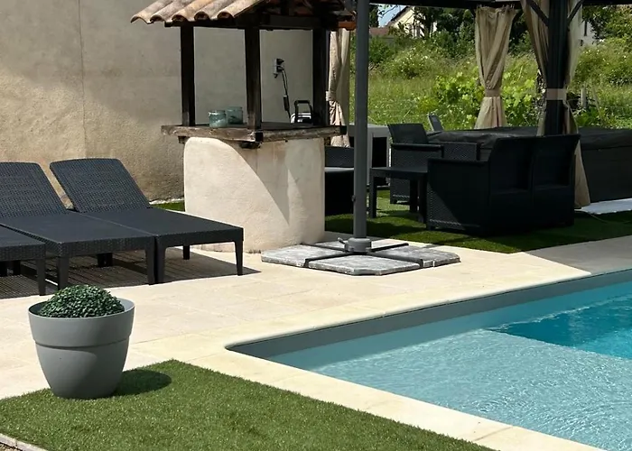 Jolie: Climatisée Avec Piscine Chauffée Et Confort Familial