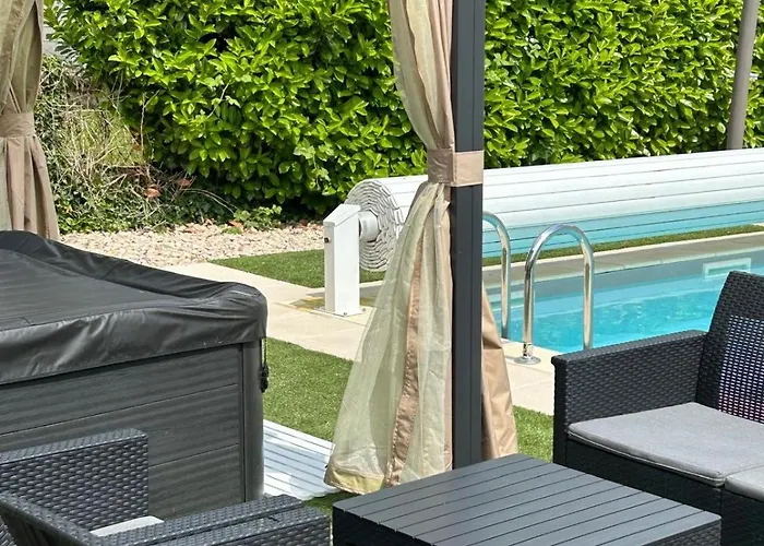 Jolie Independante Climatisee 3 Confort 6 Couchages, Piscine Chauffee 4 X 8 Disponible Selon Meteo De Mai A Fin Septembre, Jacuzzi 4 Places, Boulodrome Eclaire, Ping-pong, Wifi, Proche Commerces Animaux Domestiques Sur Demande *