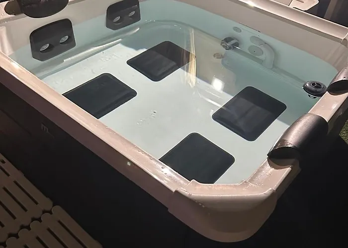 Jolie Independante Climatisee 3 Confort 6 Couchages, Piscine Chauffee 4 X 8 Disponible Selon Meteo De Mai A Fin Septembre, Jacuzzi 4 Places, Boulodrome Eclaire, Ping-pong, Wifi, Proche Commerces Animaux Domestiques Sur Demande