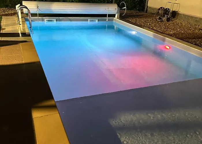 Jolie: Climatisée Avec Piscine Chauffée Et Confort Familial Villa *